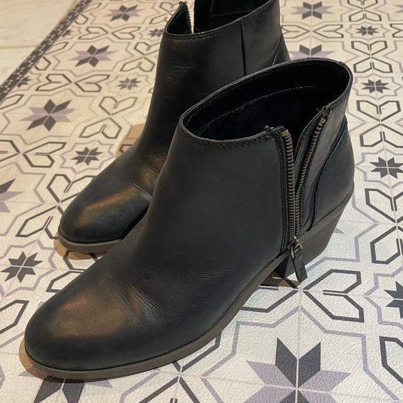 Vintage Gap Black Side Zipper Ankle Boot - Picture 11 of 11